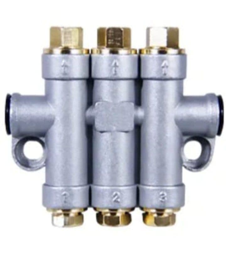 Lubrication circuit for grease or oil